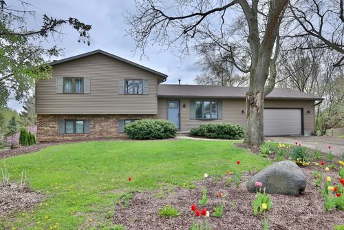 2613 Cochise Trl, Fitchburg, WI, 53711-4707 | Card Image