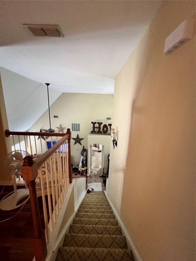 Stairs with lofted ceiling and baseboards | Image 17