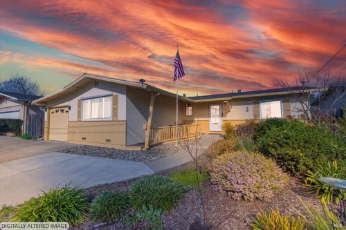 828 Laguna St, Napa, CA, 94558-3507 | Card Image