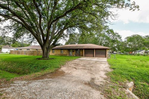 703 S Washington St, El Campo, TX, 77437-5657 | Card Image