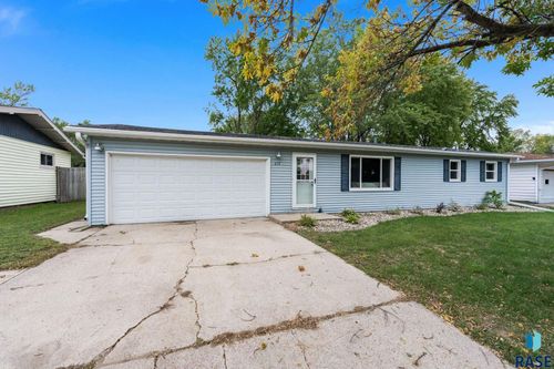 217 N Needles Dr Drive, Brandon, SD, 57005 | Card Image