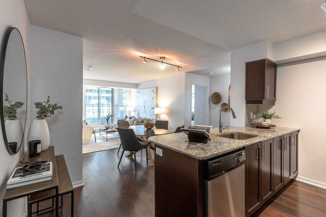 810 - 35 Bastion St, Condo with 2 bedrooms, 2 bathrooms and 2 parking in Toronto ON | Image 4