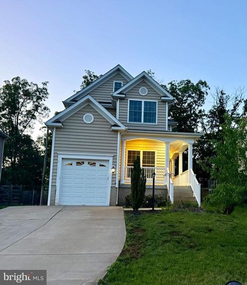 9516 Mckinley Ave, Manassas, VA, 20110-5682 | Card Image