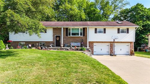 44 Teri Ln, Little Hocking, OH, 45742-9608 | Card Image