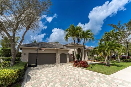 4021 E Lake Estates Dr, Davie, FL, 33328-3072 | Card Image