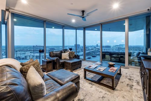 apt-1903-3130 N Harwood St, Dallas, TX, 75201-1120 | Card Image