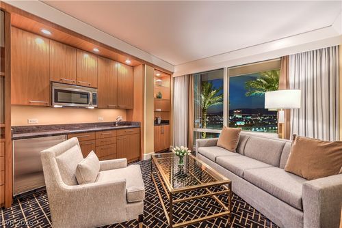 unit-1616-2000 N Fashion Show Dr, Las Vegas, NV, 89109-1927 | Card Image