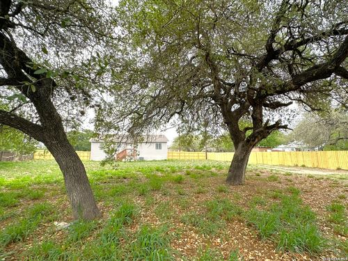 109 N 1st St, Somerset, TX, 78069-4408 | Card Image