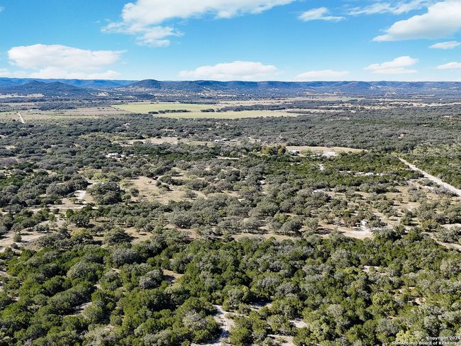207 Roadrunner Trl, House other with 1 bedrooms, 1 bathrooms and null parking in Utopia TX | Image 25