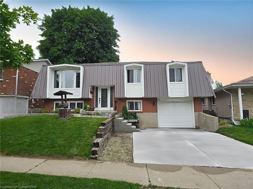 320 Country Hill Dr, Kitchener, ON, N2E2C2 | Card Image