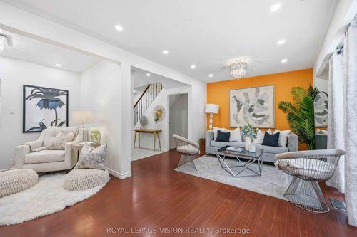 10-8 Esterbrooke Ave, Toronto, ON, M2J2C2 | Card Image