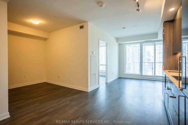 1806 - 28 Freeland St, Condo with 2 bedrooms, 1 bathrooms and null parking in Toronto ON | Image 7