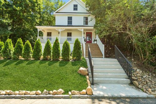17 Tatterson St, Roslyn, NY, 11576-1611 | Card Image