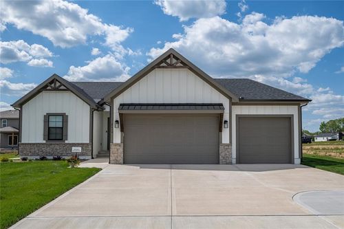 2614 Sw Barley Field Dr, Lee's Summit, MO, 64082-1409 | Card Image