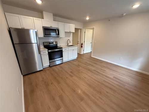 202-185 Broadway, Newburgh, NY, 12550-6276 | Card Image