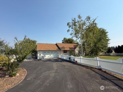 2 Primrose Ln, Omak, WA, 98841-9234 | Card Image