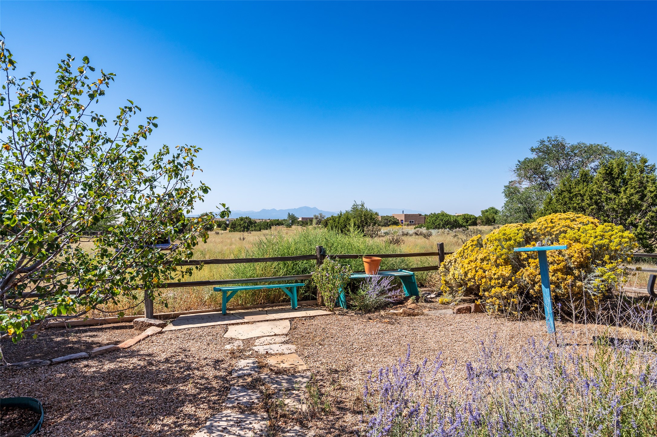 Casa Del Oro Ct, Santa Fe, NM 87508