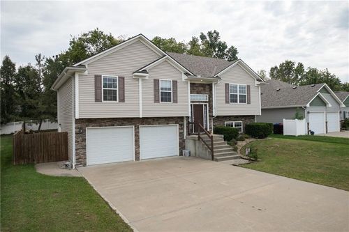 605 Oakmont Dr, Warrensburg, MO, 64093-2100 | Card Image