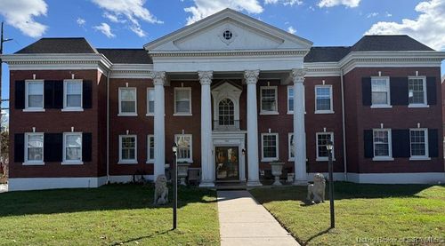 818 E Main St, New Albany, IN, 47150-5871 | Card Image