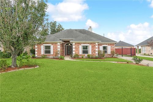 3421 Lake Lynn Dr, Gretna, LA, 70056-8330 | Card Image