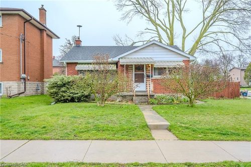 main-level-68 Jansen Ave, Kitchener, ON, N2A2L5 | Card Image