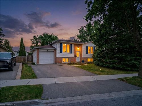 27 Jasper St, Brantford, ON, N3P1M9 | Card Image