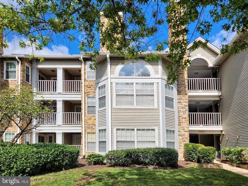 22-5605 Willoughby Newton Dr, CENTREVILLE, VA, 20120-1939 | Card Image
