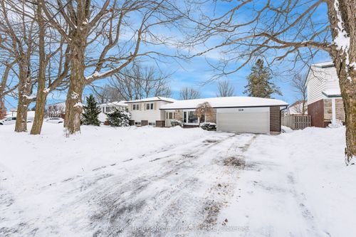 320 Elora St, Fergus, ON, N1M1Y8 | Card Image