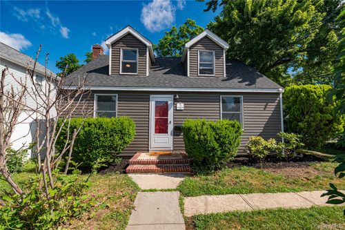 75 W Pulaski Road, Huntington, NY, 11746 | Card Image