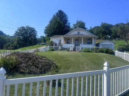 3810 N Dugan Rd Nw, Mcconnelsville, OH, 43756-9758 | Card Image
