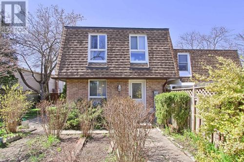 5 Penwick Cres, Richmond Hill, ON, L4C5B3 | Card Image