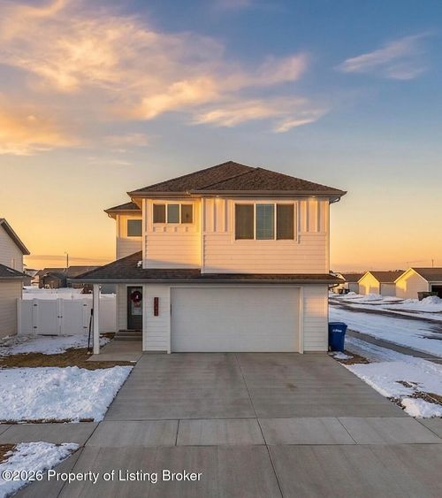 3389 Stephanie Dr, Dickinson, ND, 58601-8579 | Card Image