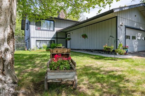6941 Viburnum Dr, Anchorage, AK, 99507-2469 | Card Image