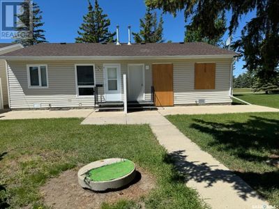 107 Brian St, Home with 2 bedrooms, 1 bathrooms and null parking in Limerick SK | Image 2