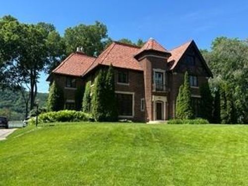 51 W Sarnia St, Winona, MN, 55987-3678 | Card Image