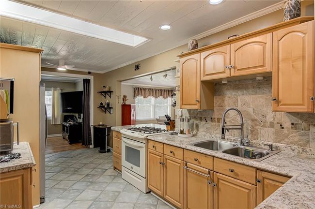 Kitchen | Image 15