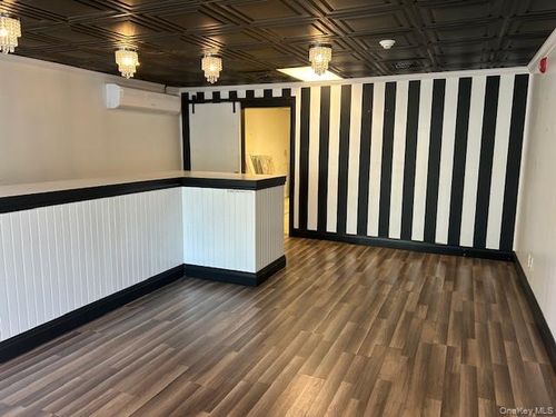 117 S Country Rd, Bellport, NY, 11713-2531 | Card Image