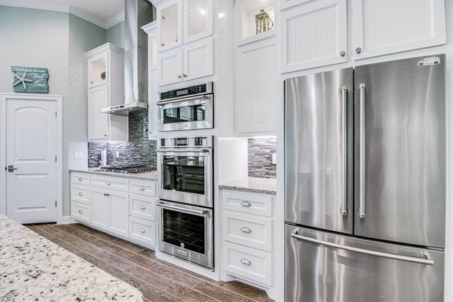 High end kitchen-aid appliance package including Double ovens | Image 9