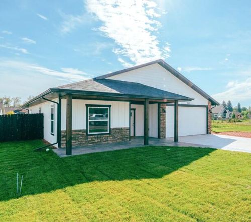 581 Riverstone Dr, Ranchester, WY, 82839-5108 | Card Image