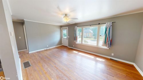 203 E Madison Avenue, Fairfield, IA, 52556 | Card Image