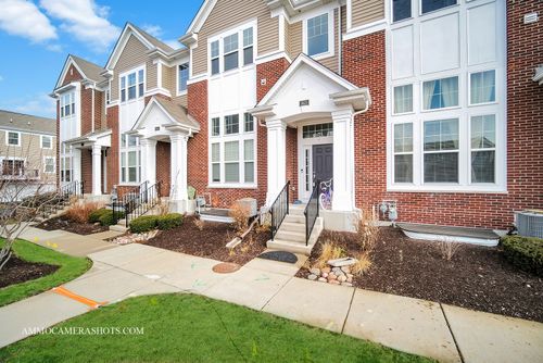 863 Lewisburg Ln, Aurora, IL, 60504-2115 | Card Image