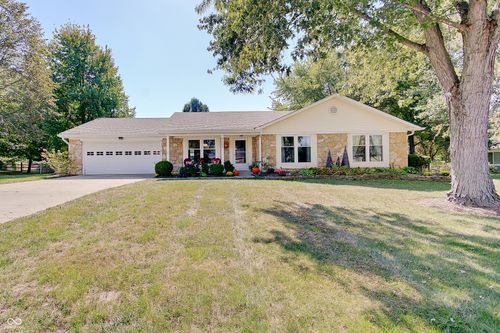 9805 Lakewood Dr, Zionsville, IN, 46077-9561 | Card Image