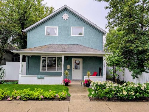 {{alt}} | Card Image