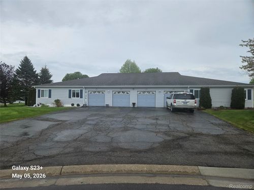 129-1137 Parkside Cir, Grand Blanc, MI, 48439-8051 | Card Image