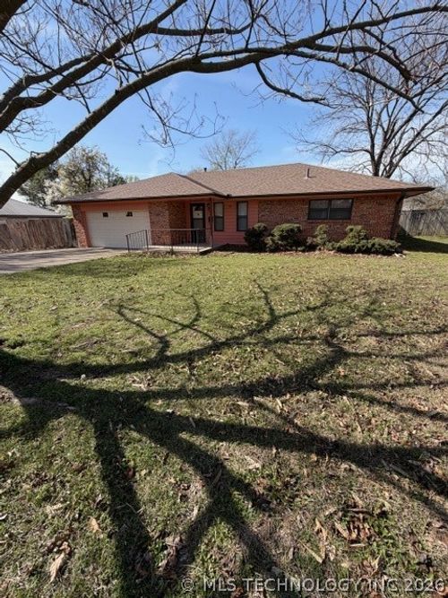 524 N Kelker Street, Holdenville, OK, 74848 | Card Image
