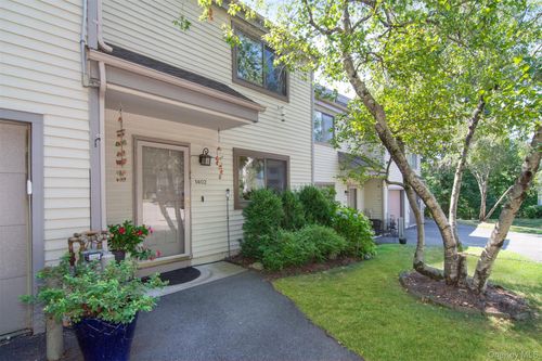 1402 Hunters Run, Dobbs Ferry, NY, 10522-3422 | Card Image