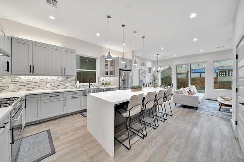 1205 E 28th St, Houston, TX, 77009-1111 | Card Image
