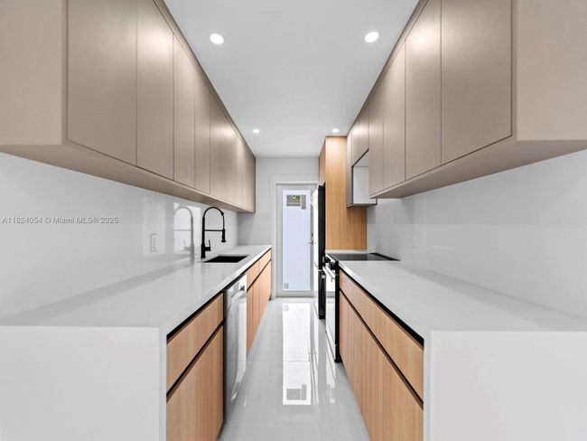 1007 Citrus Isle, House other with 4 bedrooms, 3 bathrooms and null parking in Fort Lauderdale FL | Image 38