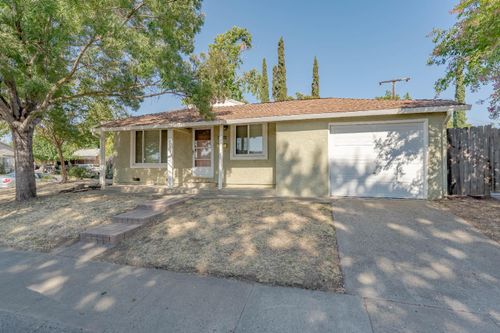 7330 Peacock Way, Sacramento, CA, 95820 | Card Image