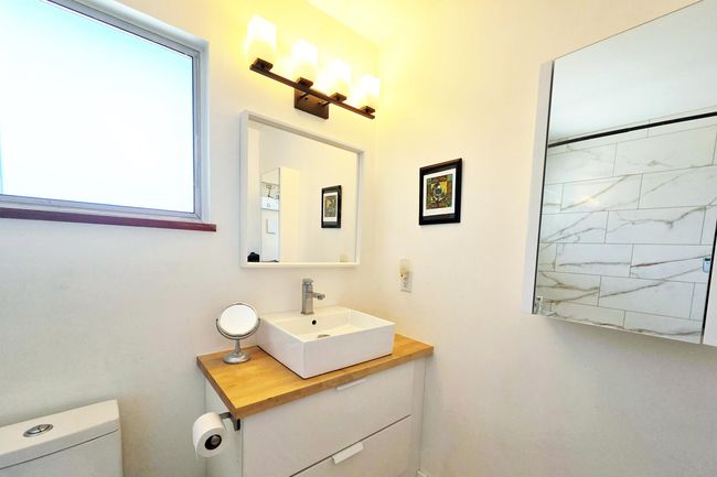 4 - 822 Gibsons Way, Condo with 2 bedrooms, 2 bathrooms and 2 parking in Gibsons BC | Image 18